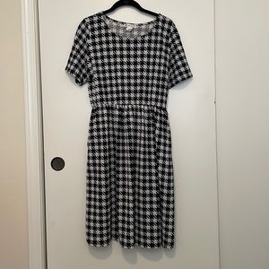 Honey & Lace Windsor Dress: Black and White Houndstooth with Pockets (XL)